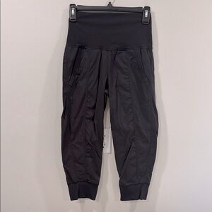 Lululemon In Flux Crop Black Size 4 EUC